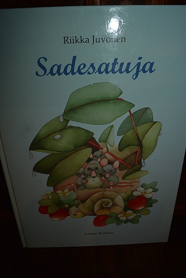 Sadesatuja lastenkirja Riikka Juvonen