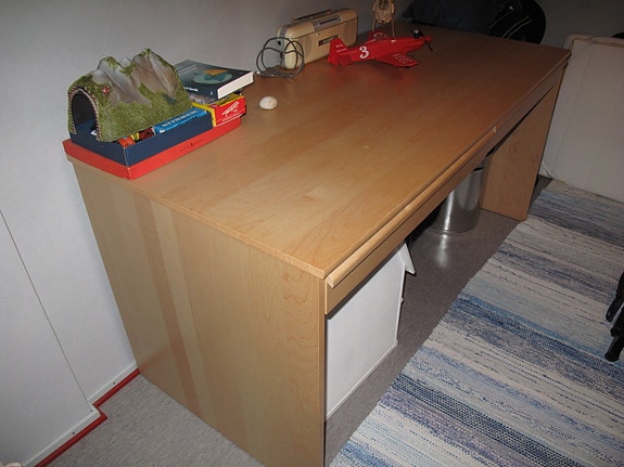 Kirjoituspöytä IKEA