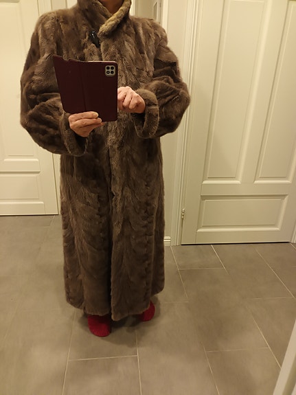 Pitkä minkkiturkki