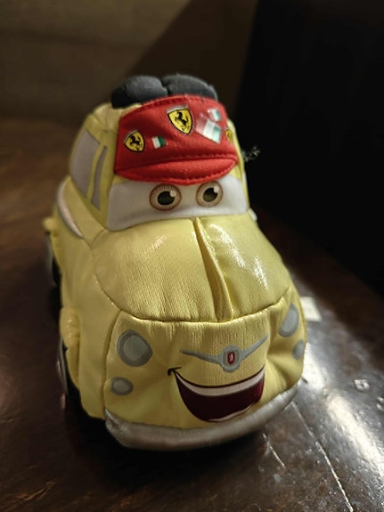 Disney Pixar Cars Luigi pehmolelu