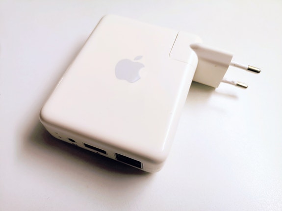 Apple AirPort Express Base Station A1264 Wifi reititin router