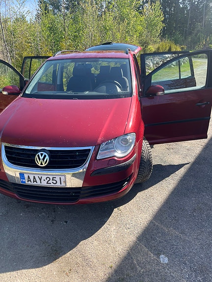 VW Touran 1,6 bensa vm 2007