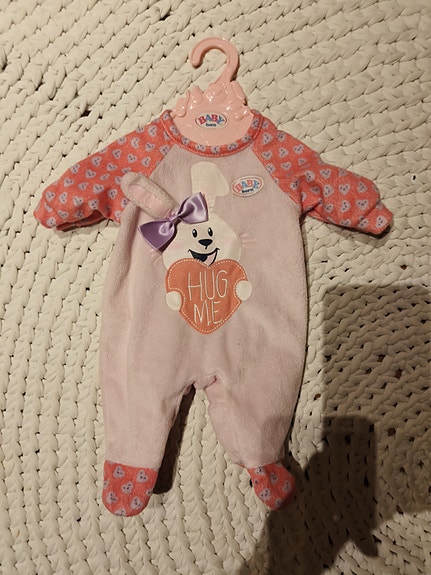 Baby Bornin yöpuku