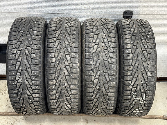 235 65 R17 Nokian Hakkapeliitta 7SUV 108T XL. Urasyvyys 7/7/6/6mm. DOT 2311