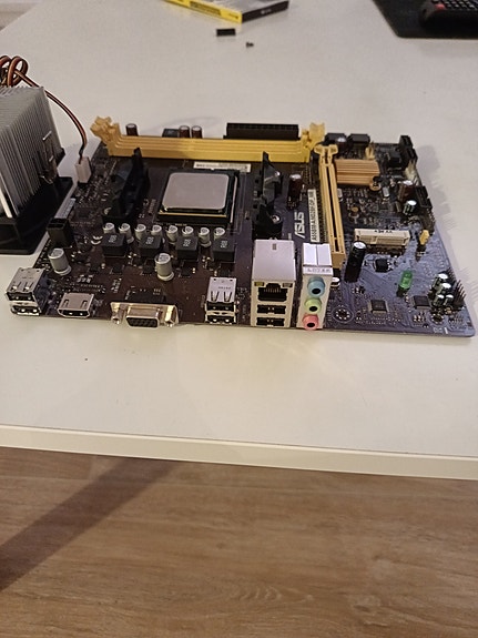 ASUS emo, prossu ja cooleri