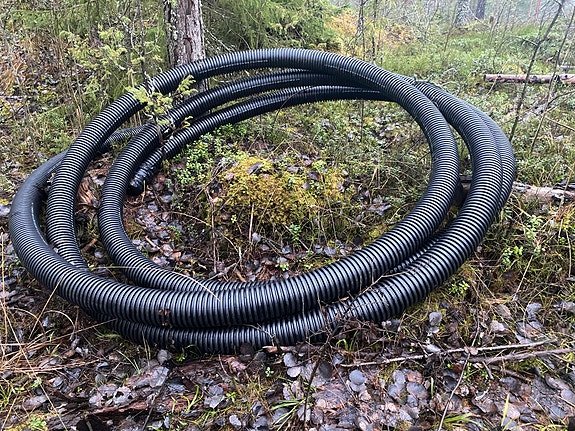 Eristetty/ saattolämmitetty vesi/paineviemäriputki Uponor ecoflex supra plus