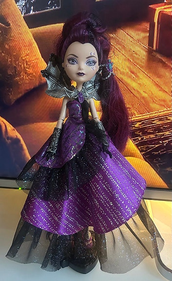 Ever After High Raven Queen nukke / keräilynukke