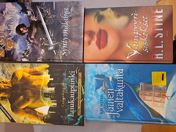Luukaupunki,Syntymälahja,Jäinen valtakunta,Vampyyrisiskokset