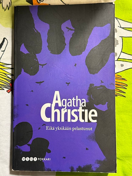 Agatha Christie - Eikä yksikään pelastunut kirja