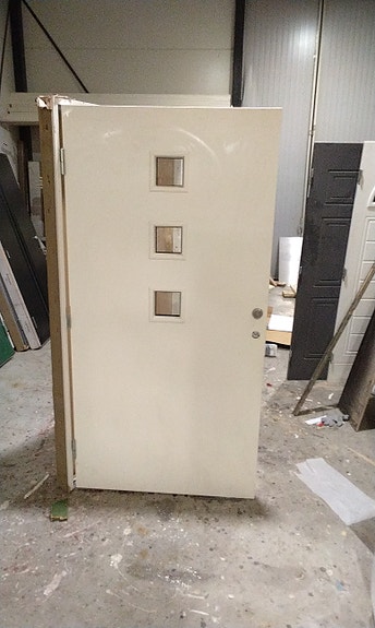 11x21 vasenkätinen ulko ovi