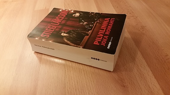 Stieg Larsson Pilvilinna joka romahti