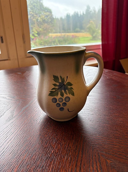 Arabia rypäle kannu (piippuleima)
