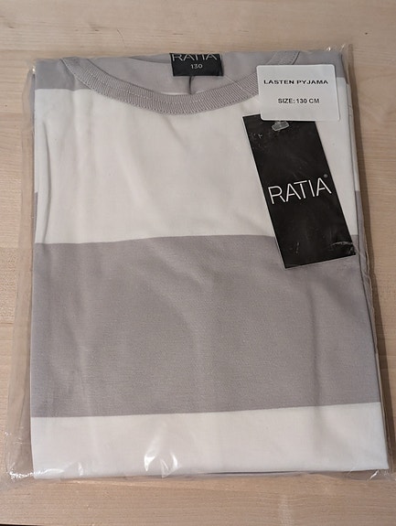 Ratia lasten pyjama/yöasu 130cm
