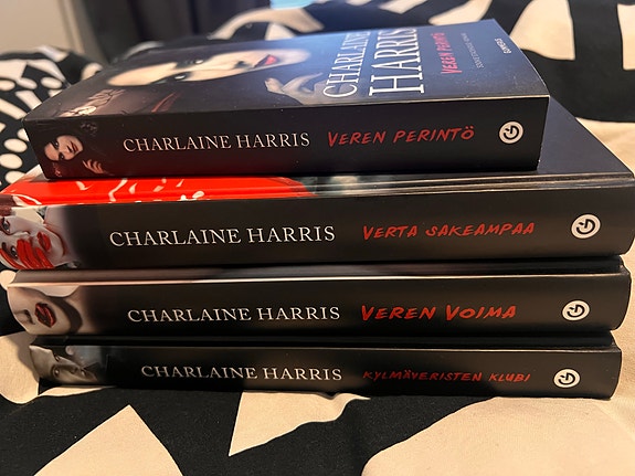 Charlaine Harris Verta -kirjasarjan kirjoja