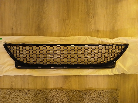 Selling a front decorative radiator grille from a 2011 Dacia. Brand new.