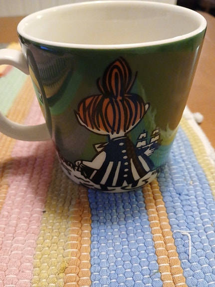 Pikku Myy Liukumäessä