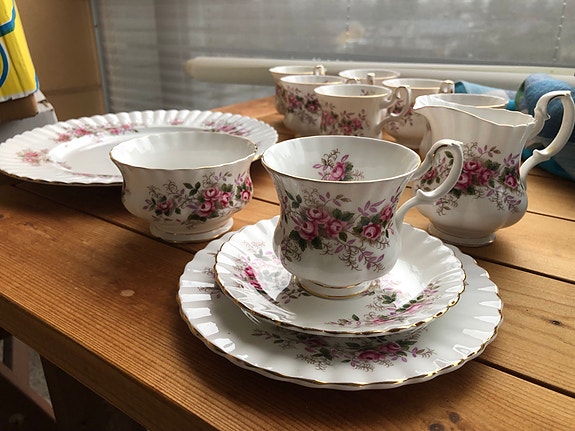 Royal Albert kahviastiasto Lavender Rose