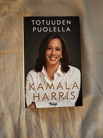 Kamala Harris Totuuden puolella kirja