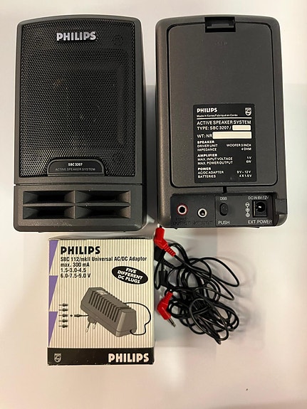 Philips kaiuttimet ja adapteri