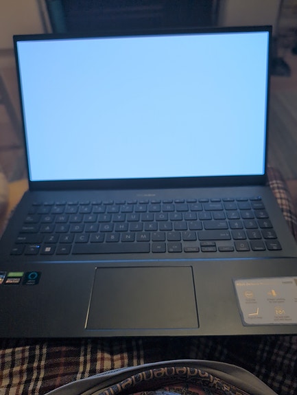 Asus Zenbook Pro 15 Oled kannettava