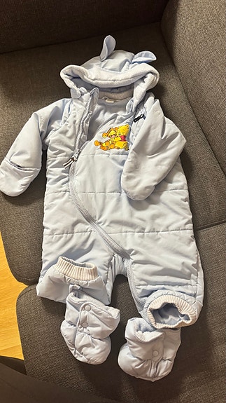 H&M Disney vaaleansininen vauvojen toppahaalari, koko 74