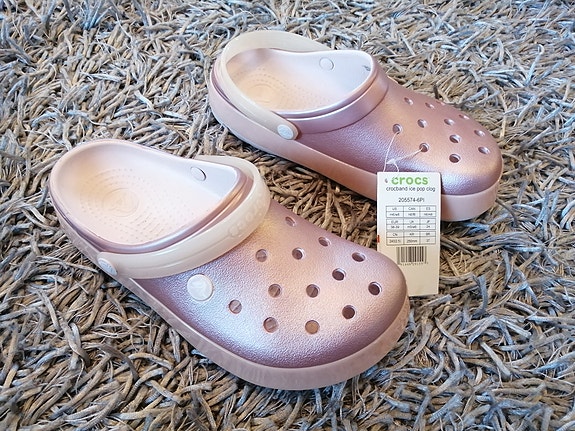 Uudet Crocsit, W8 37/38