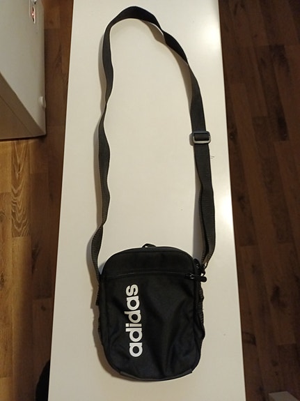 Adidas laukku