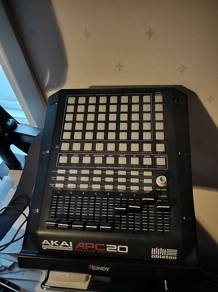 Akai APC20 MIDI-ohjain