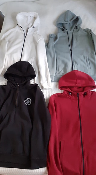 Vaatepaketti 4 hupparia ja Adidas-verkkarit
