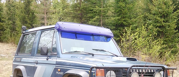 Mitsubishi Pajero aurinko lippa