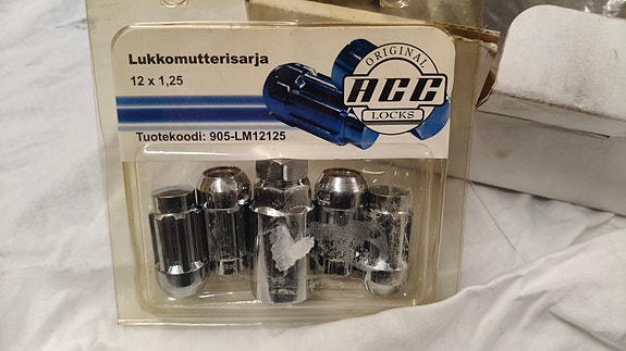 Lukkomutterit renkaisiin, 12*1,25