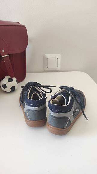 Clarks lasten kenät koko 28 tummasiniset