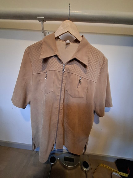 Samettityylinen beige jakku