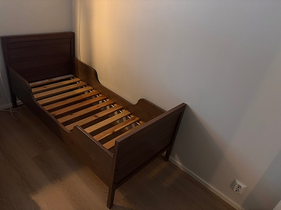 IKEA Sundvik sänky