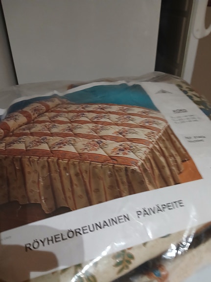 Päiväpeite tikattu uusi 80x200 liukaspintainen