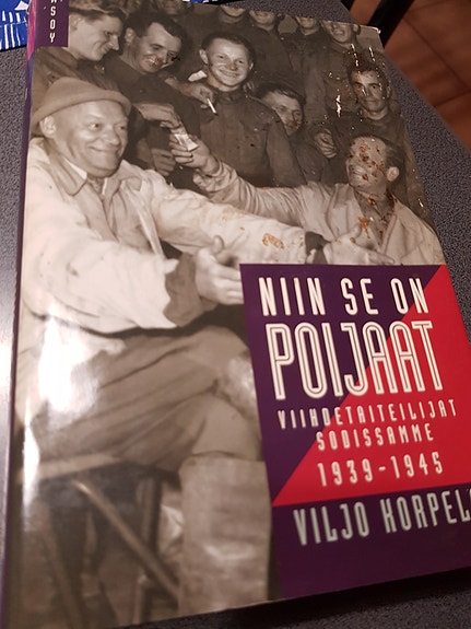 Niin se on poijaat. Viljo Korpela.