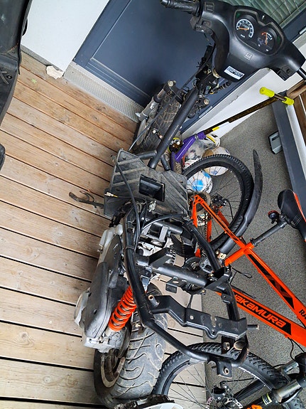 MYYDÄÄN: 3 kpl 50cc skoottereita projektiksi / varaosiksi – 160 €