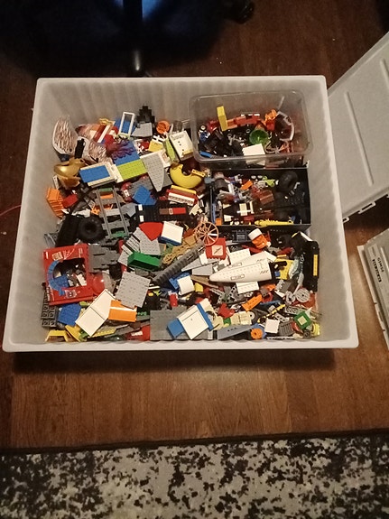 Paljon erilaisia legoja