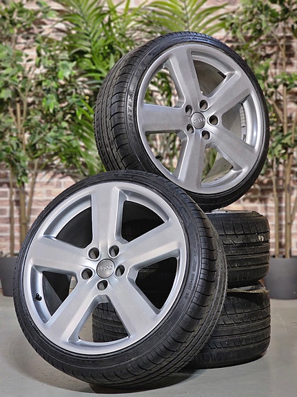 Audi RS6 OEM 19" vannesarja kesärenkailla