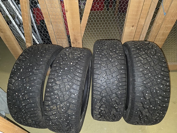225/55/18 Nastarenkaat Continental