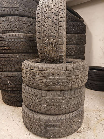 225/60R17 Hankook kitkarenkaat 4 kpl