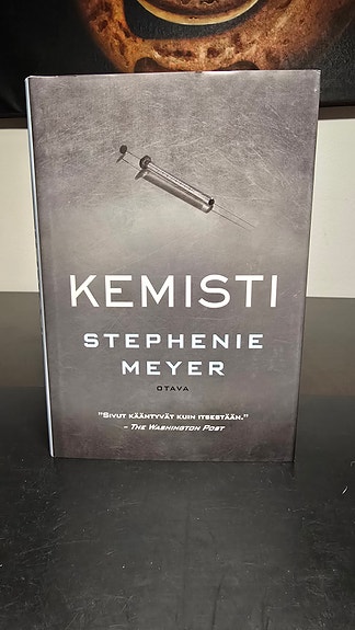 Stephenie Meyer, Kemisti, 1.painos, lukematon