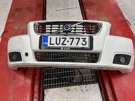 volvo etu puskuri v50