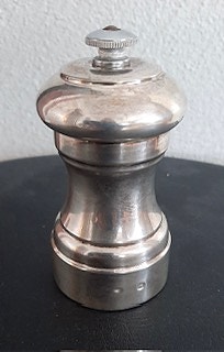 Vanha Peugeot Mignonnette pippurimylly