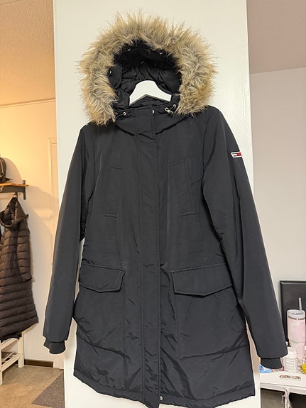 Tommy Jeans Musta Toppatakki koko S