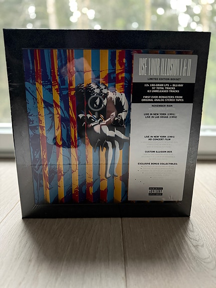 Guns N' Roses – Use Your Illusion I & II: Super Deluxe 12LP+Blu-ray Box Set