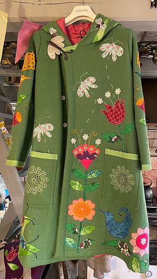 Kirjailtu villakangastakki