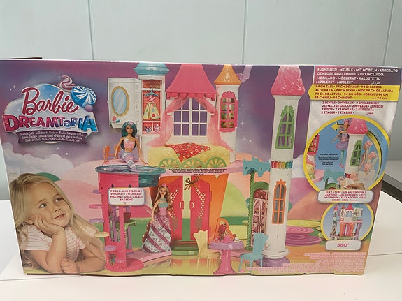 Uusi Barbie Dreamtopia -linna