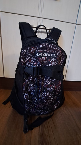 Dakine reppu