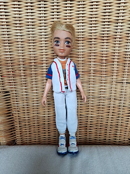 Vintage Bratz, Boyz Play Sportz Cade -nukke + vaatteita ja kenkiä